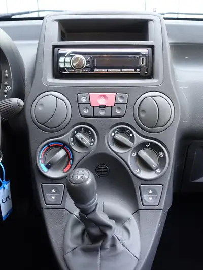 Fiat Panda 1.2 Active MyLife — Citadine fiable, faible kilométrage, sans sinistre — Miniature 13