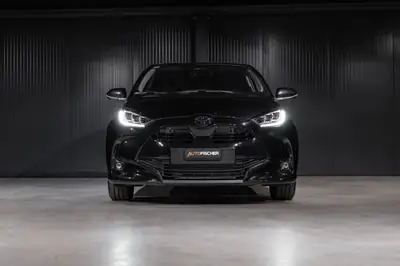 Toyota Yaris 1.5 e-CVT 2026 — Citadine hybride économique, quasi neuve — Innenraum