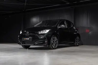 Toyota Yaris 1.5 e-CVT 2026 — Citadine hybride économique, quasi neuve — Armaturenbrett