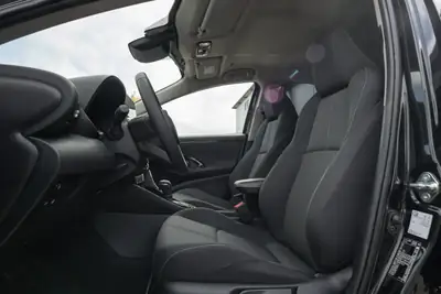 Toyota Yaris 1.5 e-CVT 2026 — Citadine hybride économique, quasi neuve — Miniatur 10