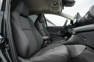 Toyota Yaris 1.5 e-CVT 2026 — Citadine hybride économique, quasi neuve — Miniatur 11