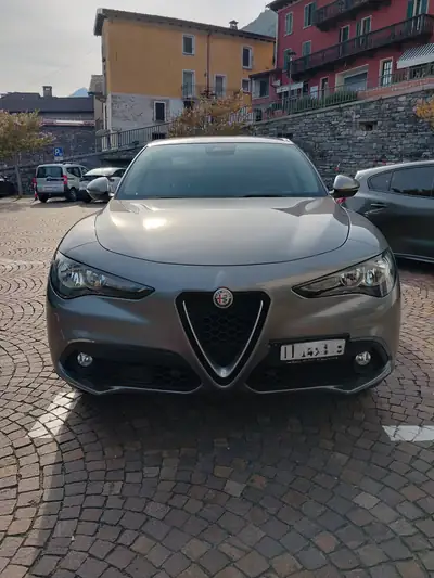 Alfa Romeo Stelvio 2.2 D Q4 210 — SUV diesel robuste, 135'000 km, sans sinistre — tableau de bord