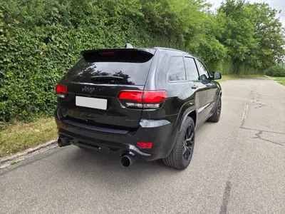 Jeep Grand Cherokee 6.4 V8 HEMI SRT8 Night — Muscle SUV légendaire, 60'000 km seulement — Außenansicht