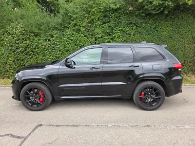 Jeep Grand Cherokee 6.4 V8 HEMI SRT8 Night — Muscle SUV légendaire, 60'000 km seulement — Armaturenbrett
