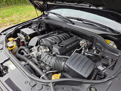 Jeep Grand Cherokee 6.4 V8 HEMI SRT8 Night — Muscle SUV légendaire, 60'000 km seulement — Miniatur 14