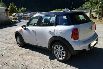 MINI Countryman 1.6 D Cooper ALL4 — SUV compact diesel robuste, sans sinistre — rear view