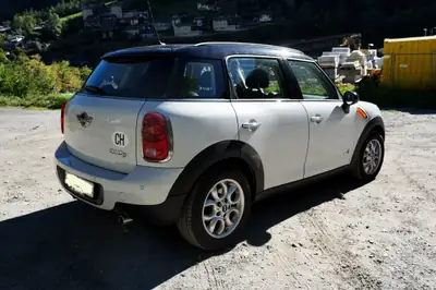 MINI Countryman 1.6 D Cooper ALL4 — SUV compact diesel robuste, sans sinistre — interior