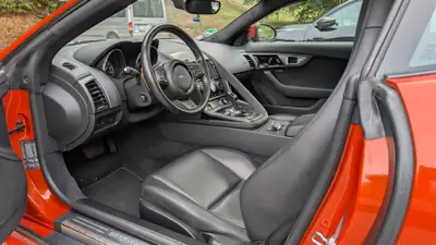 Jaguar F-TYPE 3.0 V6 S AWD — Coupé sportif orange métallisé, 380 ch et traction intégrale — Thumbnail 9