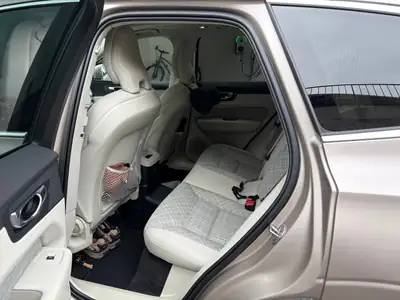 Volvo XC60 2.0 T6 TE Core eAWD — SUV hybride rechargeable, 74 500 km seulement — Heckansicht