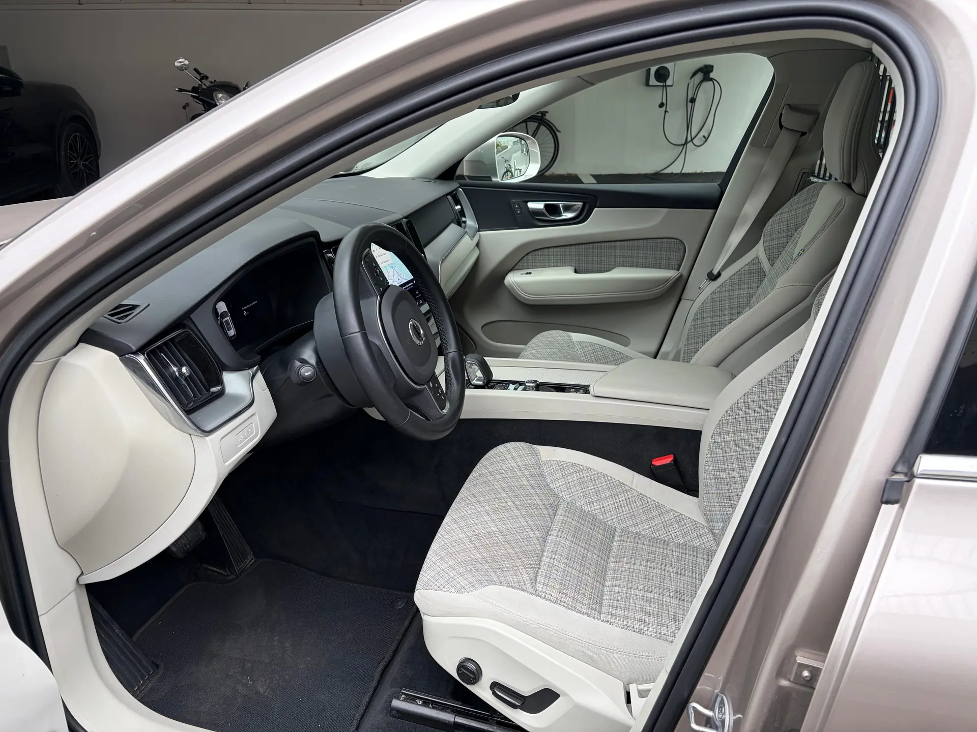 Volvo XC60 2023 occasion Remaufens — 2