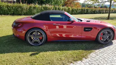 Mercedes-AMG GT C Cabriolet 2020 — Roadster sportif 557 ch, 800 km seulement — vista esterna