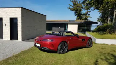 Mercedes-AMG GT C Cabriolet 2020 — Roadster sportif 557 ch, 800 km seulement — vista posteriore