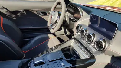 Mercedes-AMG GT C Cabriolet 2020 — Roadster sportif 557 ch, 800 km seulement — cruscotto