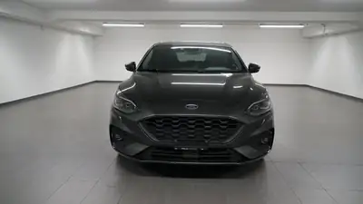 Ford Focus 1.0i EcoBoost 125 ST-Line — Automatique, technologie embarquée, consommation optimisée — Heckansicht