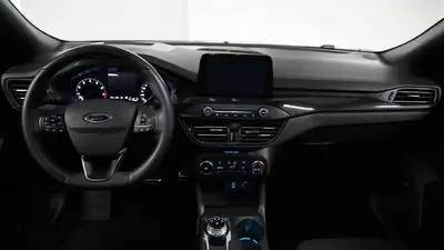 Ford Focus 1.0i EcoBoost 125 ST-Line — Automatique, technologie embarquée, consommation optimisée — Armaturenbrett
