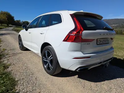 Volvo XC60 2.0 D4 R-Design AWD — SUV premium diesel, contrôle technique OK — interni