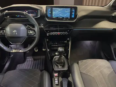 Peugeot 208 1.2 PureTech GT Pack — Citadine dynamique, essence efficace, blanc métallisé — Miniatur 14
