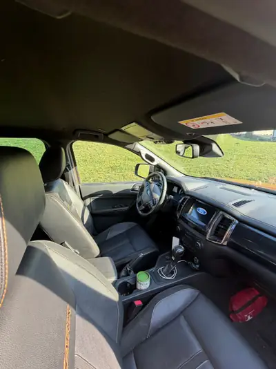 Ford Ranger 2.0 EcoBlue 4x4 Wildtrak — Pick-up robuste, équipé et fiable — côté