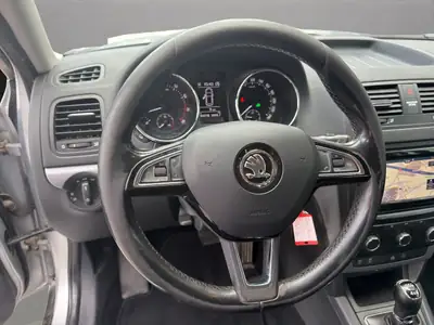 Skoda Yeti 1.4 TSI Style 4x4 — SUV compact robuste, 4x4 intégral et attelage renforcé — Miniature 10