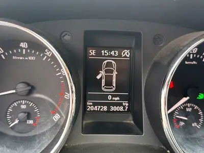 Skoda Yeti 1.4 TSI Style 4x4 — SUV compact robuste, 4x4 intégral et attelage renforcé — Miniature 11