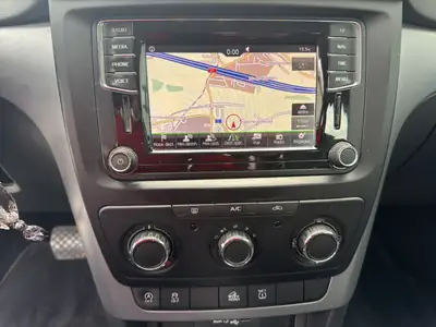 Skoda Yeti 1.4 TSI Style 4x4 — SUV compact robuste, 4x4 intégral et attelage renforcé — Miniature 15