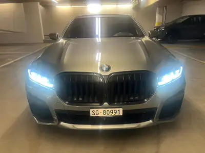 BMW 750d xDrive — Berline de luxe diesel, 400 ch et traction intégrale — Seitenansicht