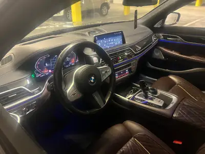 BMW 750d xDrive — Berline de luxe diesel, 400 ch et traction intégrale — Armaturenbrett