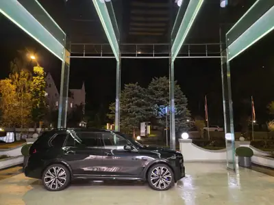 BMW X7 M60i 2025 — SUV 7 places premium, 530 ch et équipements d'exception — Miniatur 17
