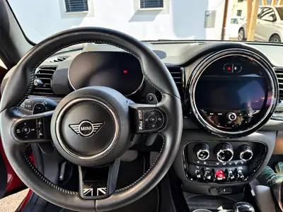 MINI Clubman Cooper S ALL4 — Compacte polyvalente 178 ch, traction intégrale — tableau de bord