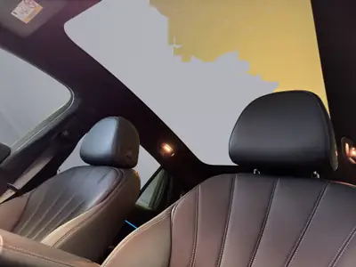 Mercedes-Benz GLC 300 4Matic — SUV électrique performant, 20 km seulement — Miniatura 12