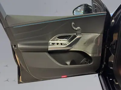 Mercedes-Benz GLC 300 4Matic — SUV électrique performant, 20 km seulement — Miniatura 16