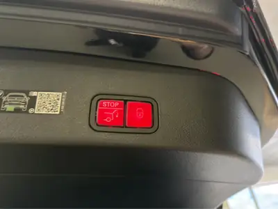 Mercedes-Benz GLC 300 4Matic — SUV électrique performant, 20 km seulement — Miniatura 20