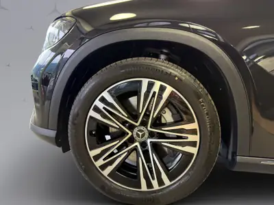 Mercedes-Benz GLC 300 4Matic — SUV électrique performant, 20 km seulement — Miniatura 22