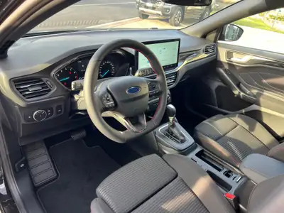 Ford Focus 1.0 MHEV ST-Line — Break hybride léger, transmission automatique, 155 ch — tableau de bord