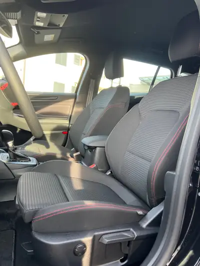 Ford Focus 1.0 MHEV ST-Line — Break hybride léger, transmission automatique, 155 ch — Miniature 9