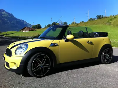 MINI Cabrio Cooper S 174 ch — Roadster compact sportif, full tuning Jon Cooper Works — vue extérieure