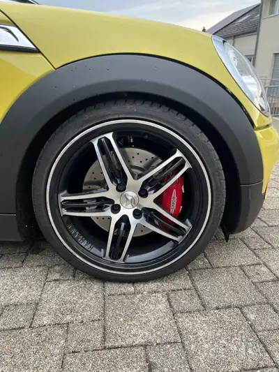 MINI Cabrio Cooper S 174 ch — Roadster compact sportif, full tuning Jon Cooper Works — tableau de bord