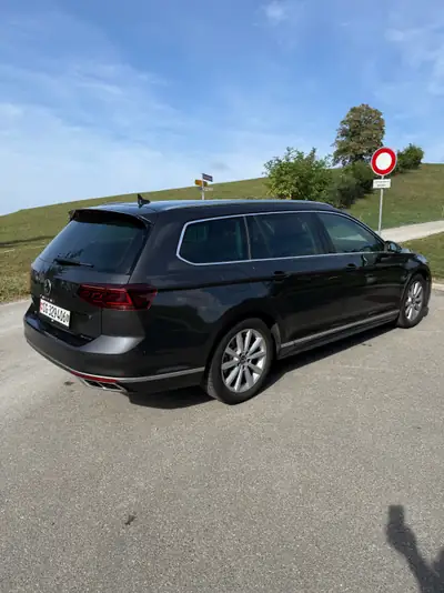 VW Passat 2.0 TSI Elegance — Break performant, 70'000 km seulement — Seitenansicht