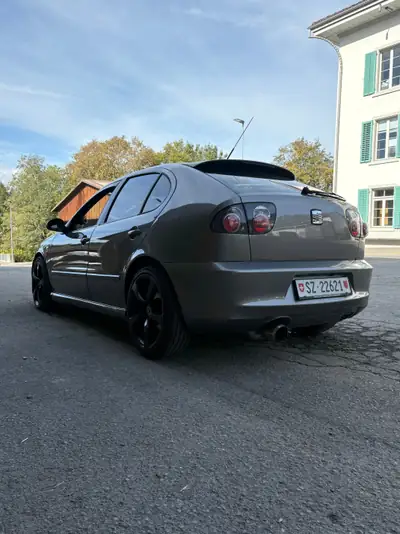 SEAT Leon 1.8 20VT 225 Cupra R — Sportive thermique, sans accident, 153'605 km — vue extérieure
