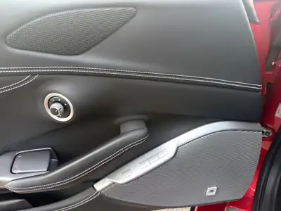 Ferrari Portofino 3.9 V8 T — Cabriolet sportif 600 ch, état impeccable — Miniatura 17