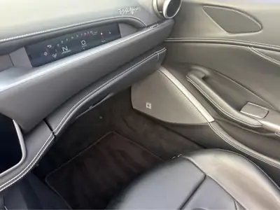 Ferrari Portofino 3.9 V8 T — Cabriolet sportif 600 ch, état impeccable — Miniatura 22