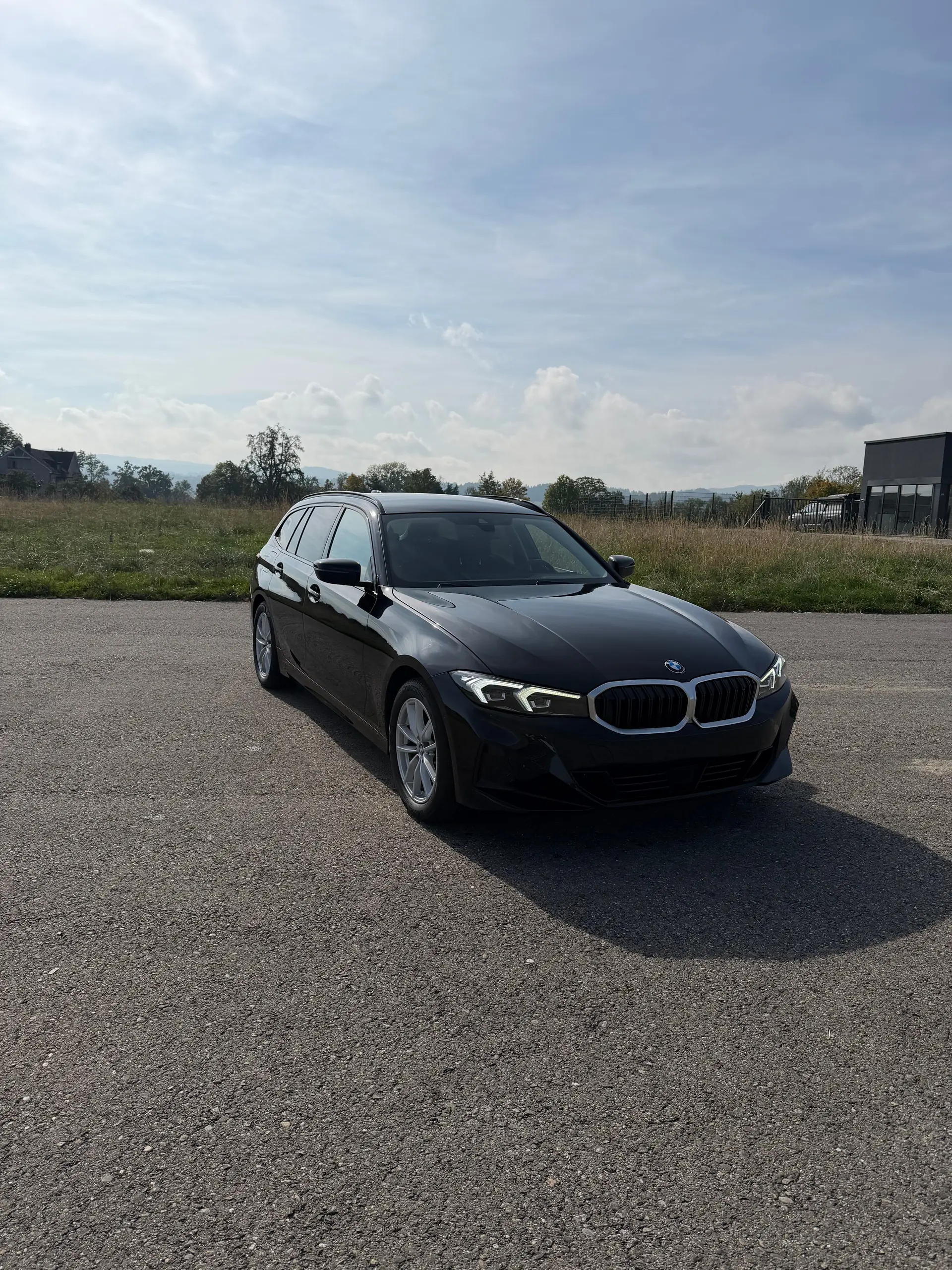 BMW 318i 2023 — Berline élégante, faible kilométrage et consommation maîtrisée