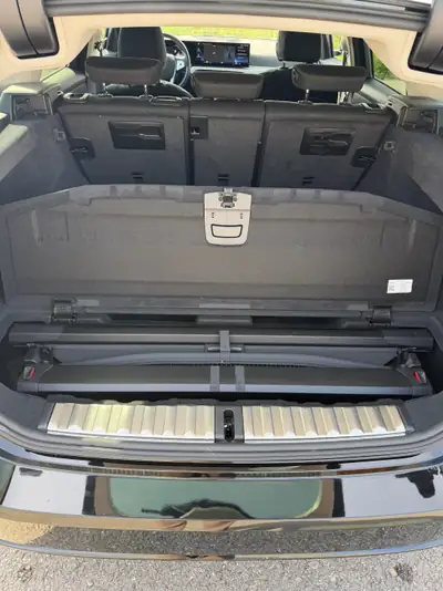 BMW 318i 2023 — Berline élégante, faible kilométrage et consommation maîtrisée — detail