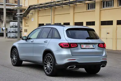 Mercedes-Benz GLC 400 d — SUV premium diesel 330 ch, fraîchement révisé — vista posteriore