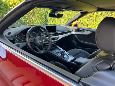 Audi A5 Cabriolet Quattro 2.0 TFSI — Roadster sportif rouge métallisé, 35 500 km — Innenraum