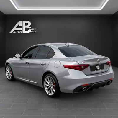 Alfa Romeo Giulia 2.0 Veloce Q4 — 280 ch, transmission intégrale, révisée et garantie — vista posteriore