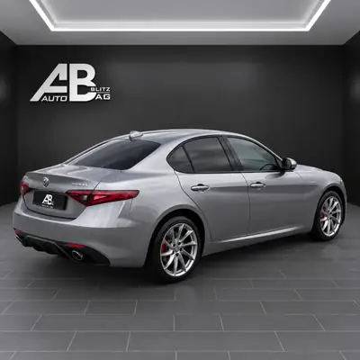 Alfa Romeo Giulia 2.0 Veloce Q4 — 280 ch, transmission intégrale, révisée et garantie — cruscotto