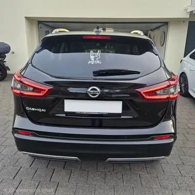 Nissan Qashqai 1.7 dCi Tekna 4×4 — SUV robuste, transmission CVT et traction intégrale — fianco