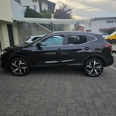 Nissan Qashqai 1.7 dCi Tekna 4×4 — SUV robuste, transmission CVT et traction intégrale — vista posteriore