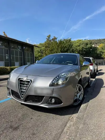 Alfa Romeo Giulietta 1.4 TB 170 CV — Italiana sportive, révisions neuves, MFK valide — vue extérieure